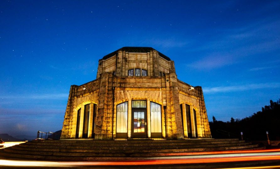 Vista House at Crown Point, Oregon, USA